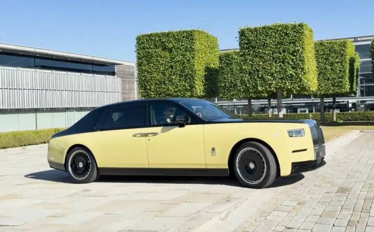 This-is-the-Rolls-Royce-Phantom-Goldfinger-a-Rolls-Royce-inspired-by-the-James-Bond-and-with-an-endless-of-easter-eggs-and-tributes-to-007-lead